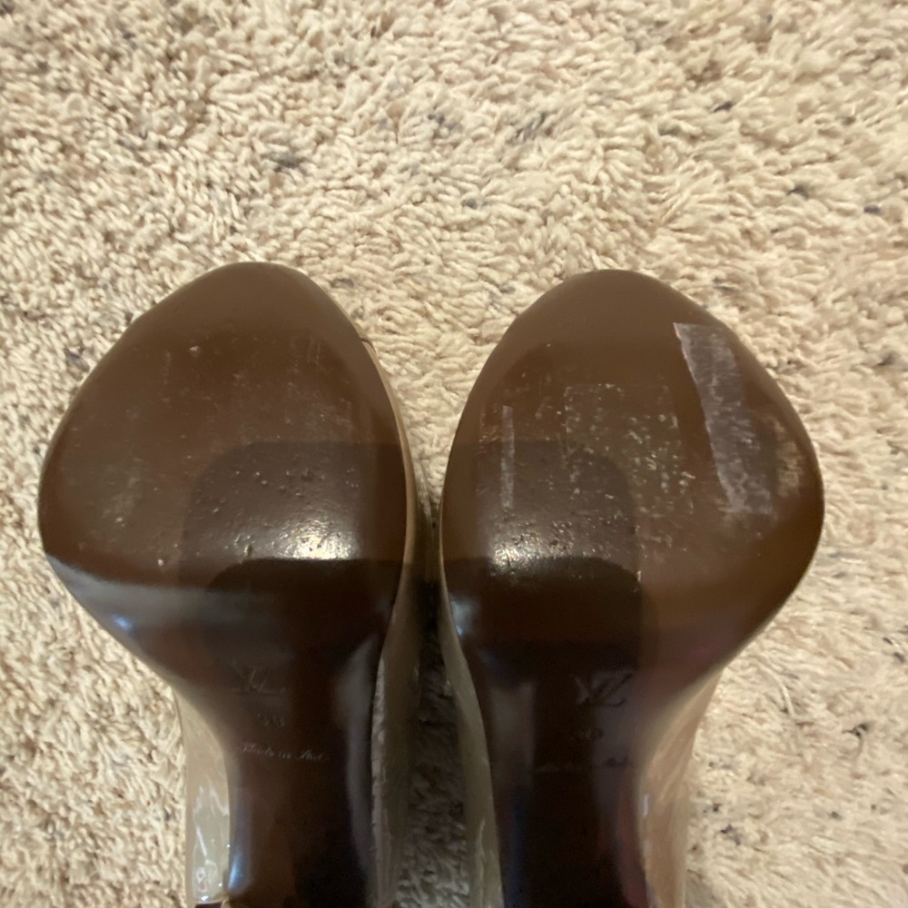 Authentic Louis Vuitton  Like New. - Picture 4 of 8